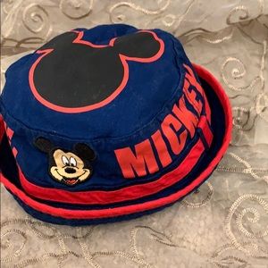 Cute Mickey Mouse hat, with embroidered Mickey! 😃